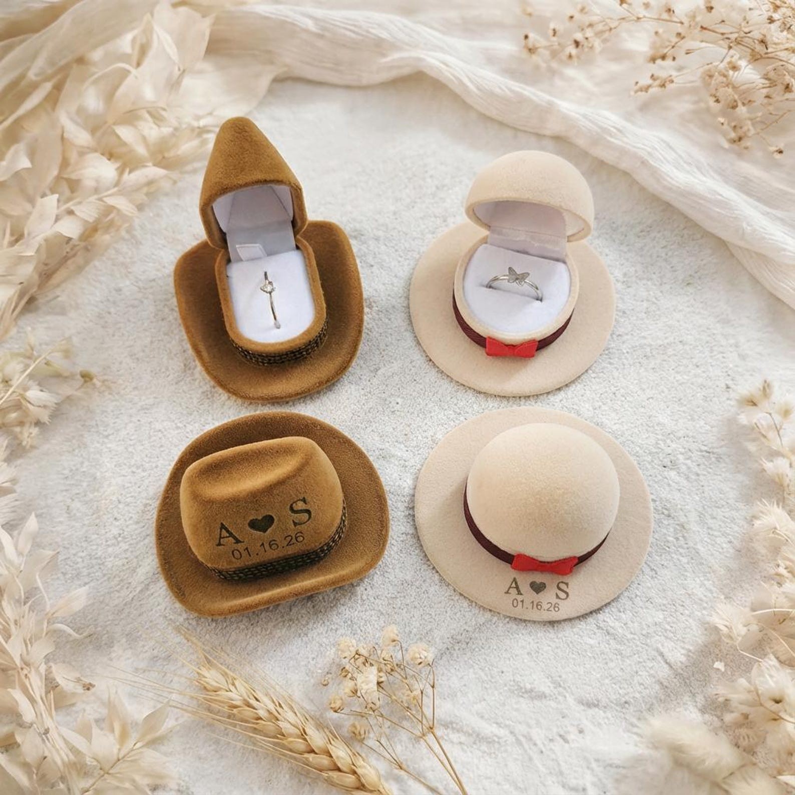 Personalized Cowboy Hat Ring B - Velvet Jewelry Box 评论和价格